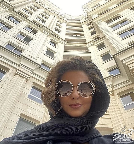 نفیسه روشن جلوی خانه لاکچری